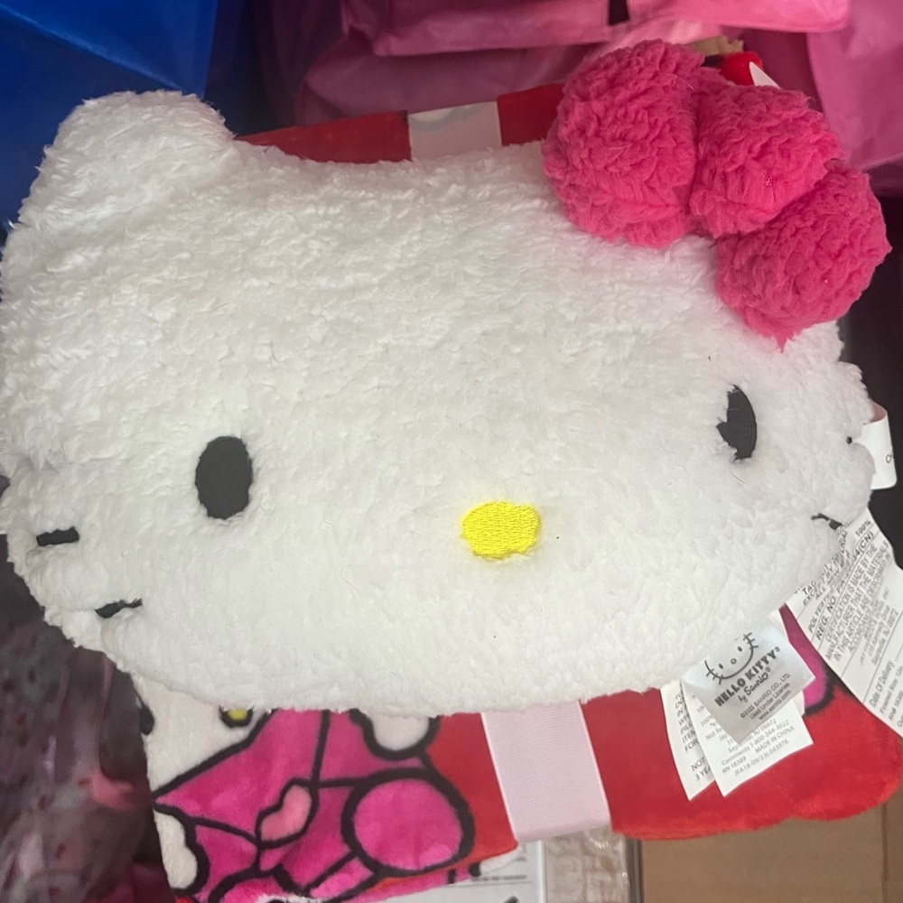 Hello Kitty Valentine’s Throw with Pillow